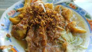 Lontong Ceker: Cocok untuk Sarapan dan Makan Siang