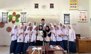 Menata Ulang dan Merangkai Kata sebagai Langkah Kecil Penggerak Dunia Literasi di Nagari Amping Parak, Pesisir Selatan